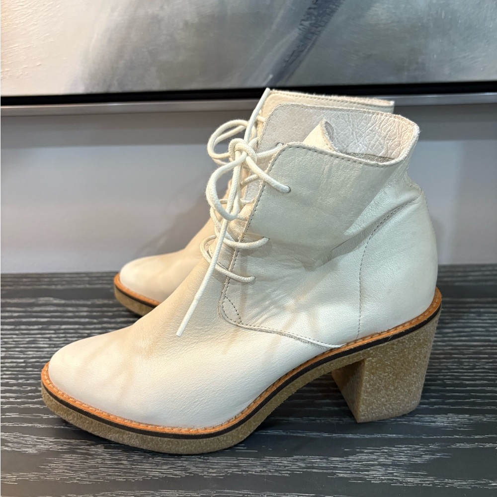 Miista Women's Cream Ankle Boots